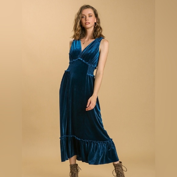 Umgee Dresses & Skirts - Umgee Sleeveless Velvet V-Neck Dress Small Size Blue Stretch